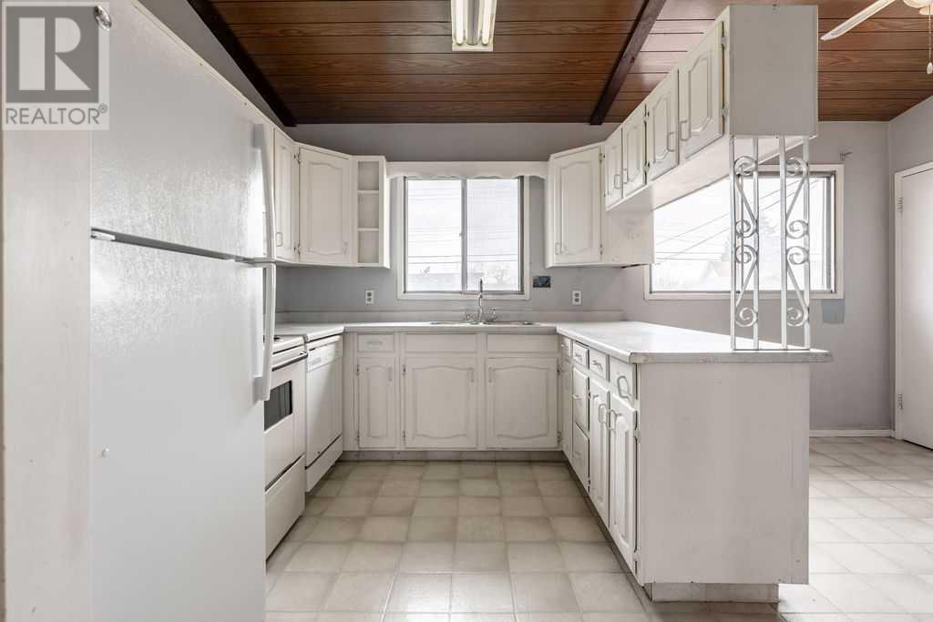 Property at 5242 Thomas Street NE image 5
