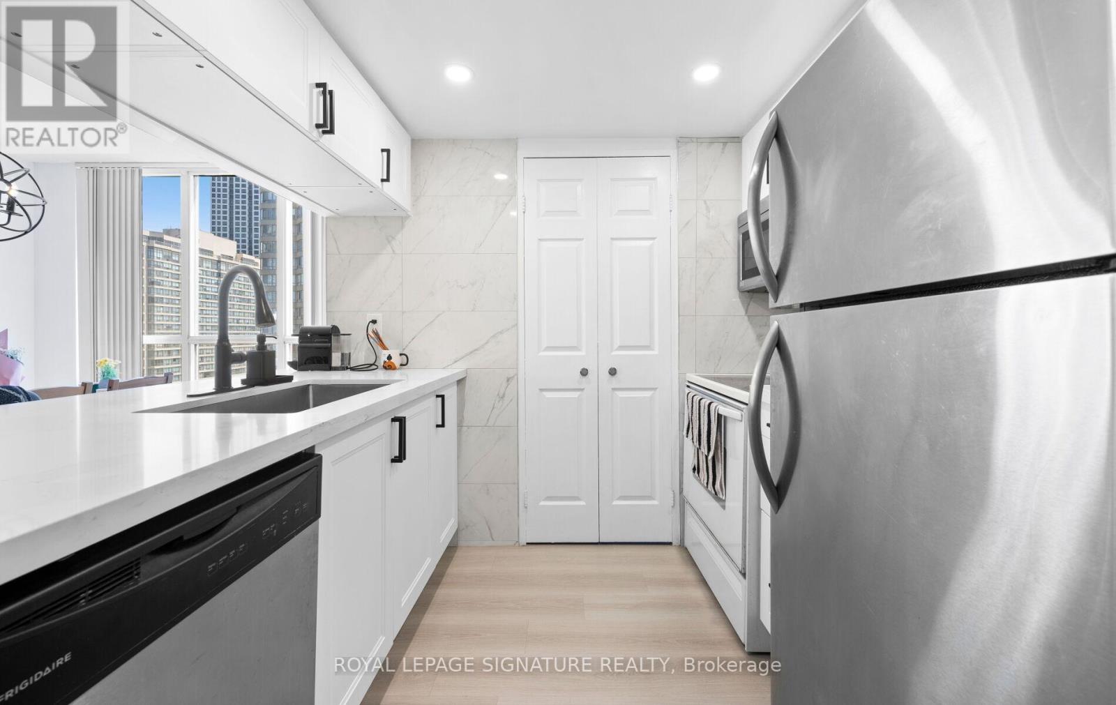 1203 - 285 Enfield Place, Mississauga, Ontario  L5B 3Y6 - Photo 14 - W12147049