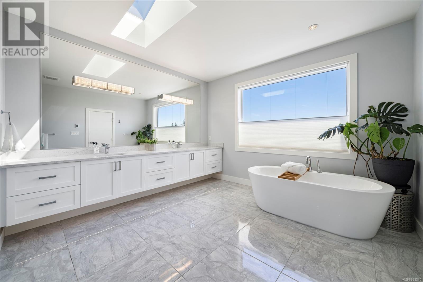 Property at 2326 Azurite Cres image 4