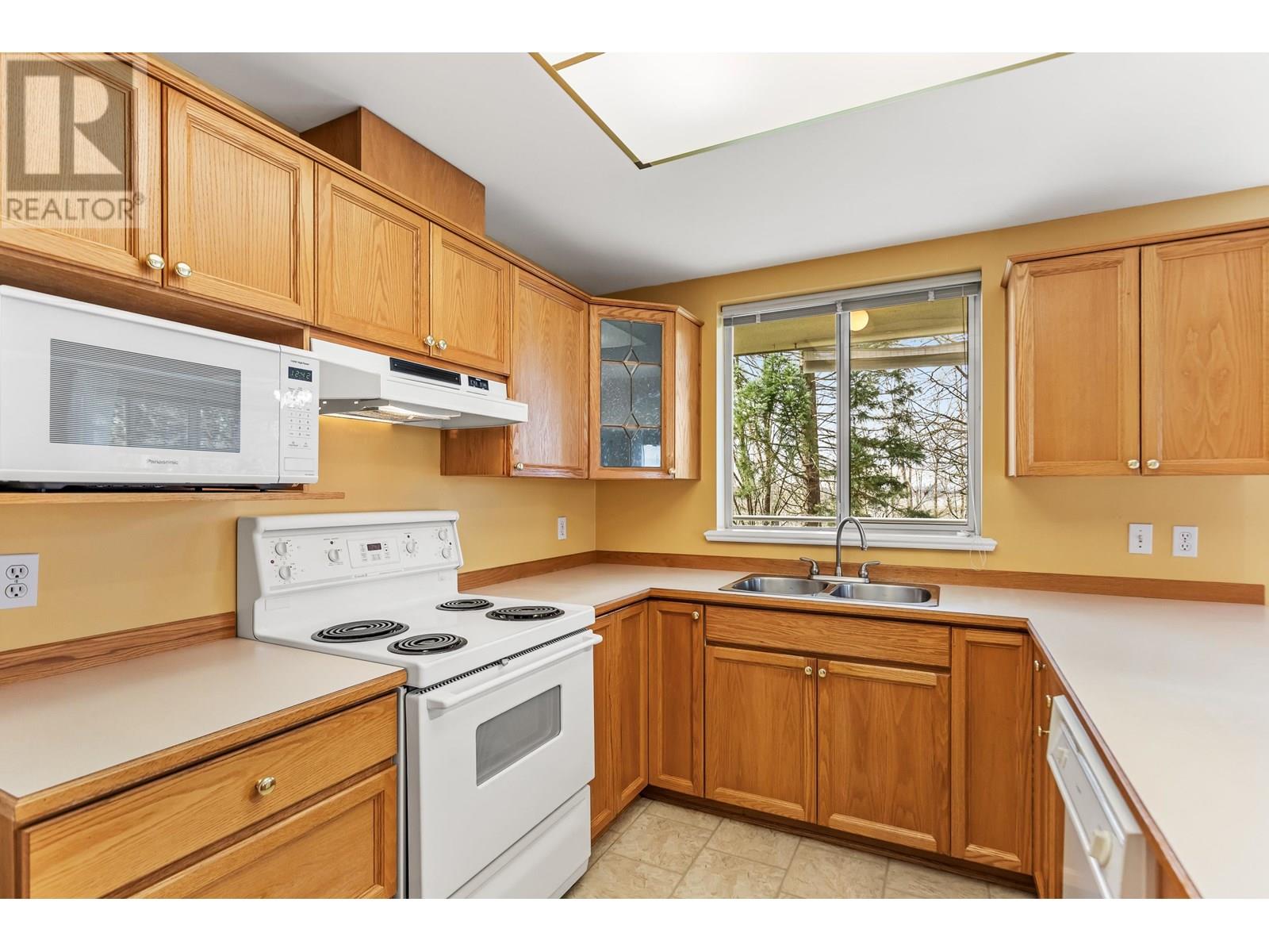 205 11609 227 Street, Maple Ridge, British Columbia  V2X 2L9 - Photo 2 - R3002160
