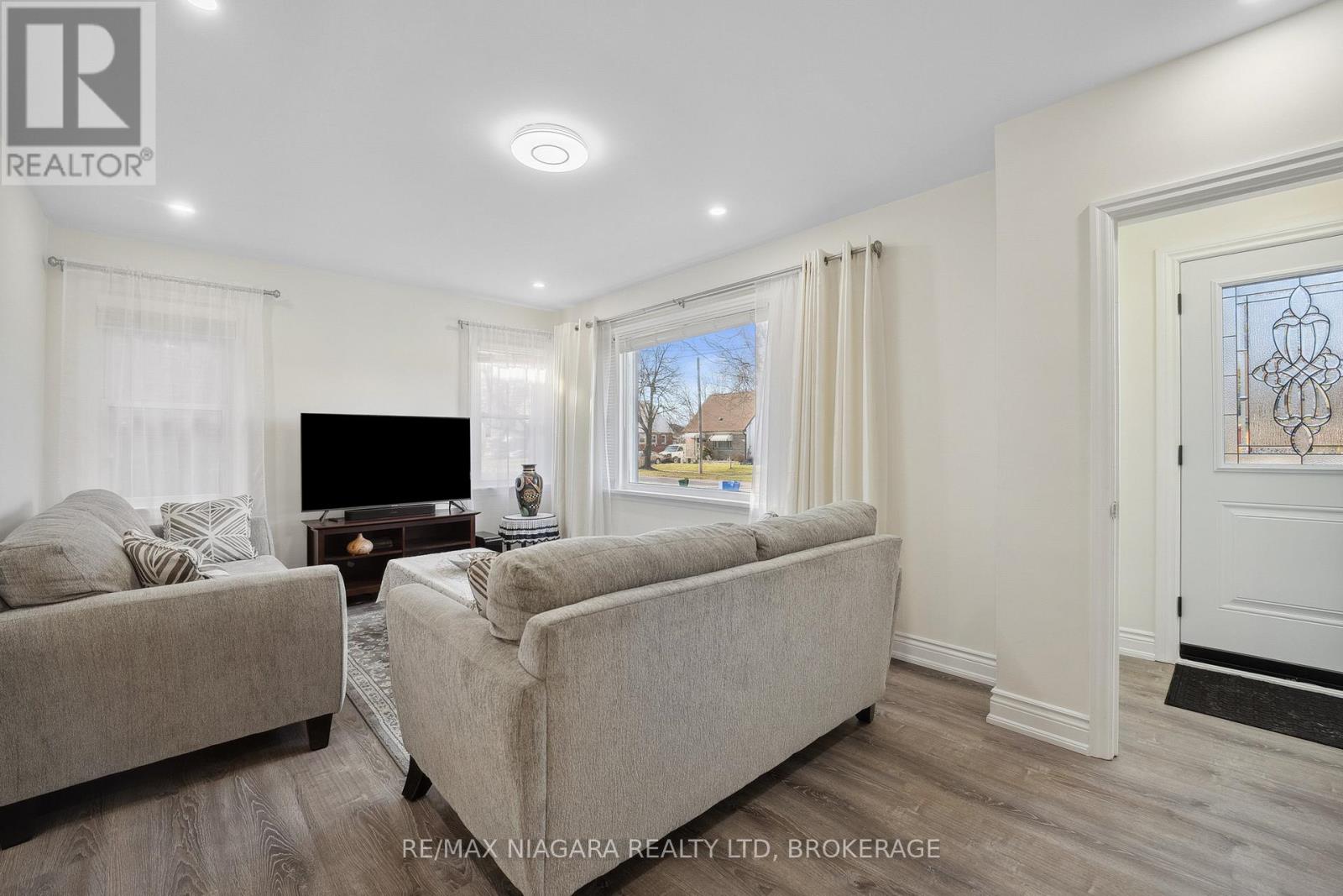 Property at 6268 CORWIN CRESCENT image 3