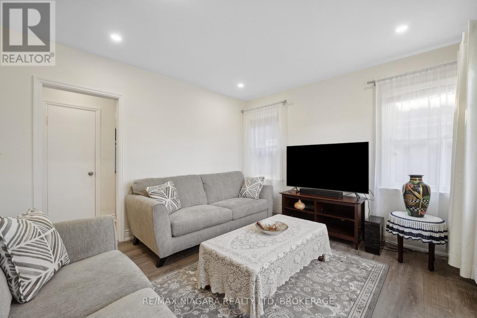 Property at 6268 CORWIN CRESCENT image 4