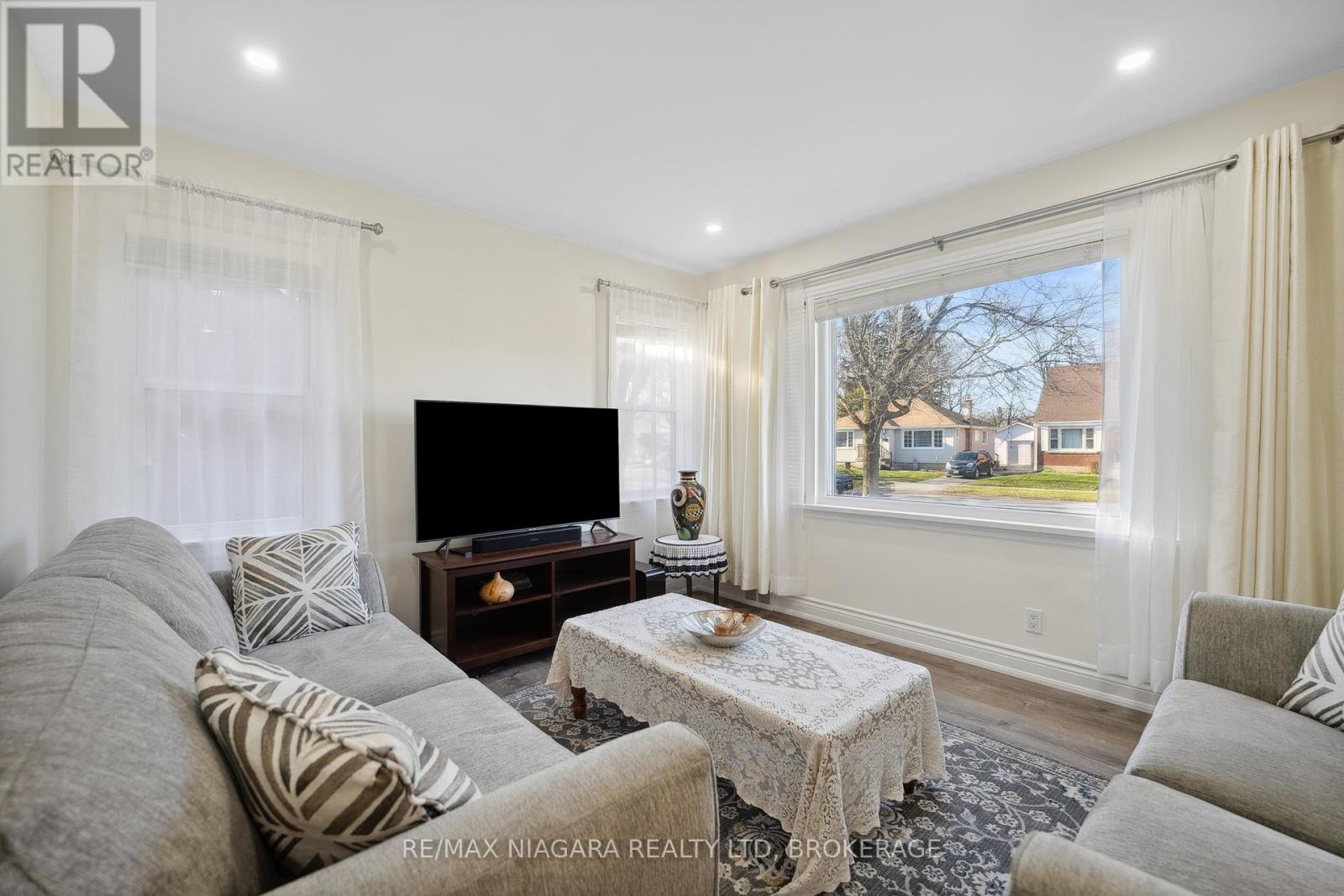 Property at 6268 CORWIN CRESCENT image 5