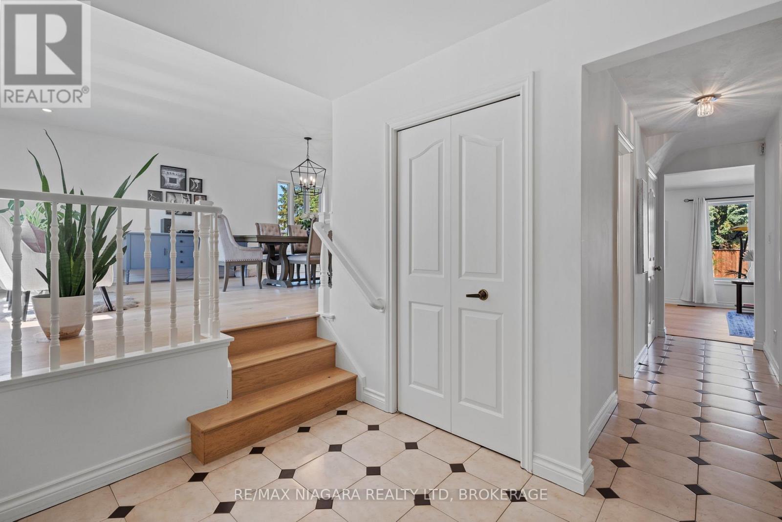 14 Walters Court, St. Catharines (Grapeview), Ontario  L2S 3J9 - Photo 5 - X12147567