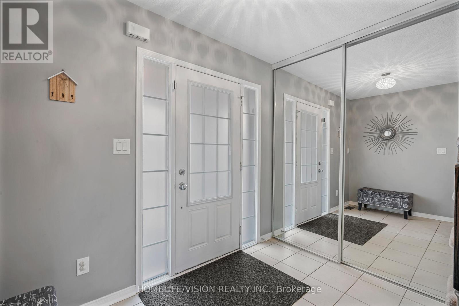 25 Long Street, Bradford West Gwillimbury, Ontario  L3Z 0L7 - Photo 3 - N12144019