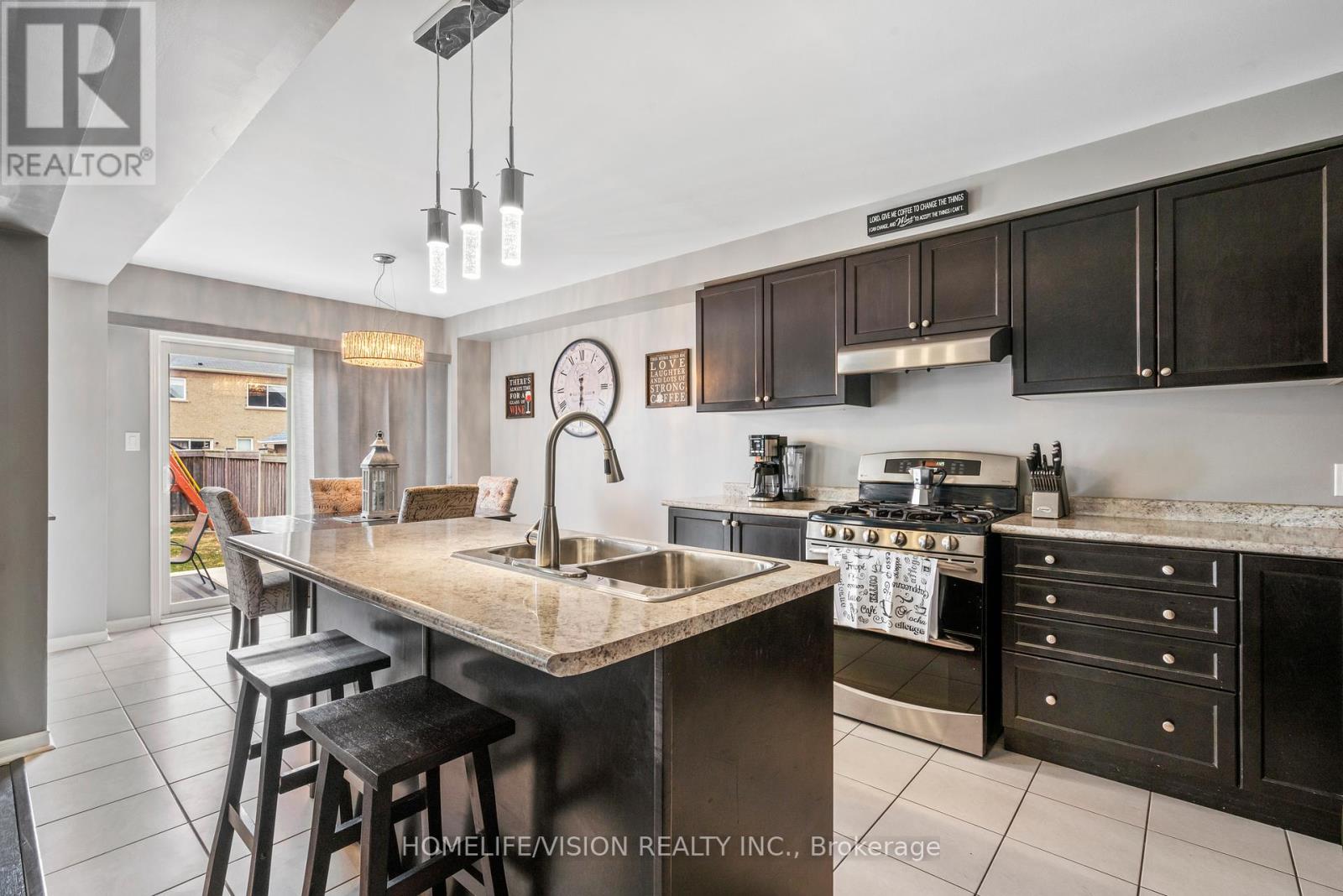 25 Long Street, Bradford West Gwillimbury, Ontario  L3Z 0L7 - Photo 5 - N12144019