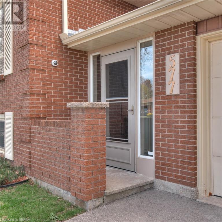 577 Highpoint Avenue, Waterloo, Ontario  N2L 4Z3 - Photo 3 - 40727759