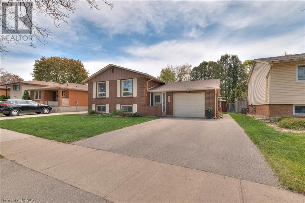577 Highpoint Avenue, Waterloo, Ontario  N2L 4Z3 - Photo 2 - 40727759