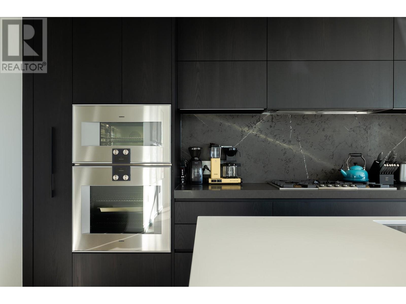 Listing Picture 2 of 39 : 406 1601 QUEBEC STREET, Vancouver / 溫哥華 - 魯藝地產 Yvonne Lu Group - MLS Medallion Club Member