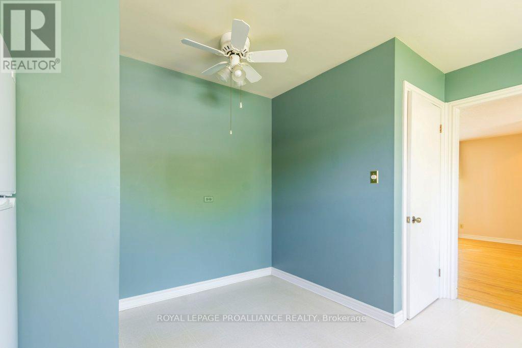 41 Parkdale Drive, Belleville, Ontario  K8P 2P3 - Photo 12 - X12147698