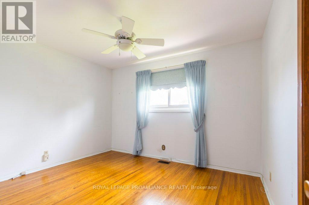 41 Parkdale Drive, Belleville, Ontario  K8P 2P3 - Photo 13 - X12147698