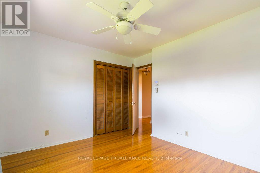 41 Parkdale Drive, Belleville, Ontario  K8P 2P3 - Photo 14 - X12147698