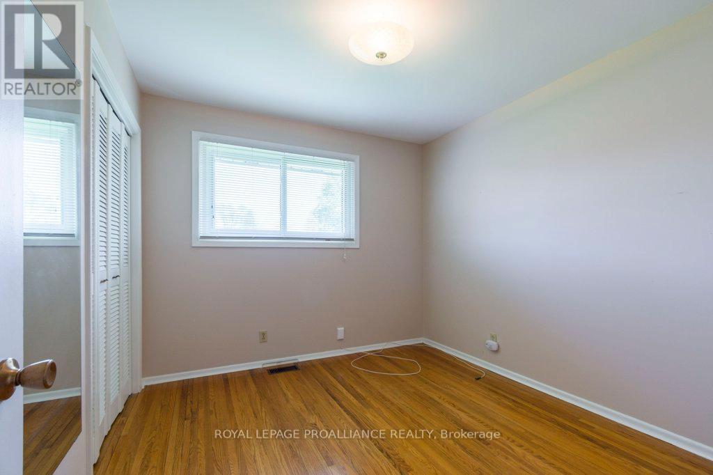 41 Parkdale Drive, Belleville, Ontario  K8P 2P3 - Photo 15 - X12147698
