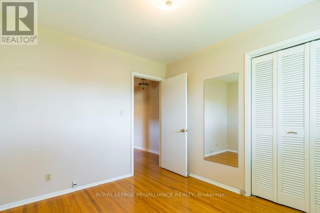 41 Parkdale Drive, Belleville, Ontario  K8P 2P3 - Photo 16 - X12147698