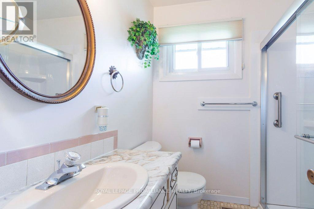 41 Parkdale Drive, Belleville, Ontario  K8P 2P3 - Photo 17 - X12147698