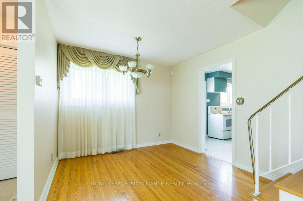 41 Parkdale Drive, Belleville, Ontario  K8P 2P3 - Photo 8 - X12147698