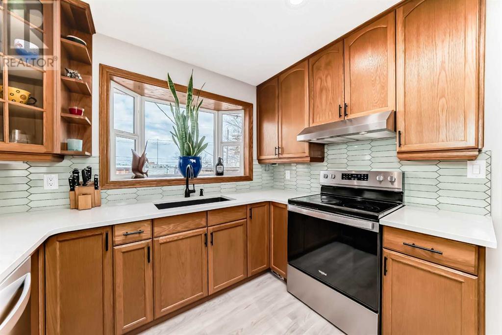 5340 Lakeview Drive Sw, Calgary, Alberta  T3E 5R9 - Photo 2 - A2212969