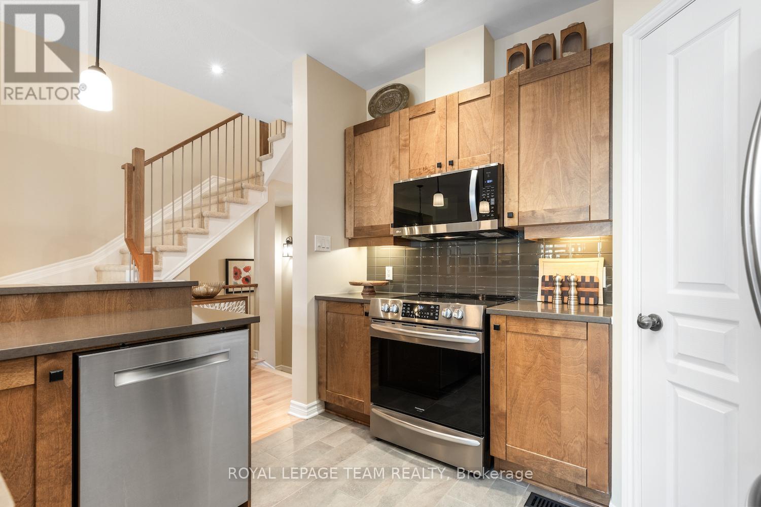 6084 North Bluff Drive, Ottawa, Ontario  K1V 2L3 - Photo 14 - X12147615