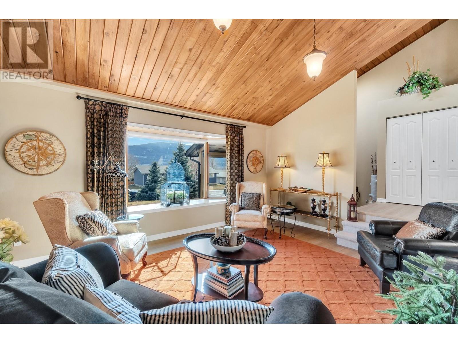 Property at 2463 Irvine Avenue image 5