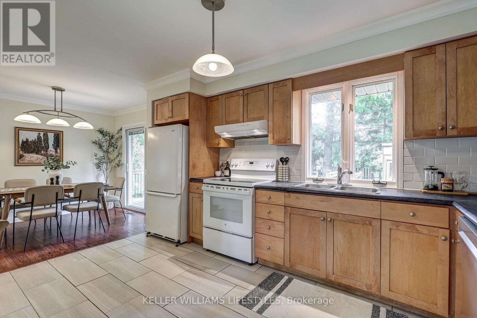 346 Glenrose Drive, London South, Ontario  N6K 2A8 - Photo 11 - X12146768