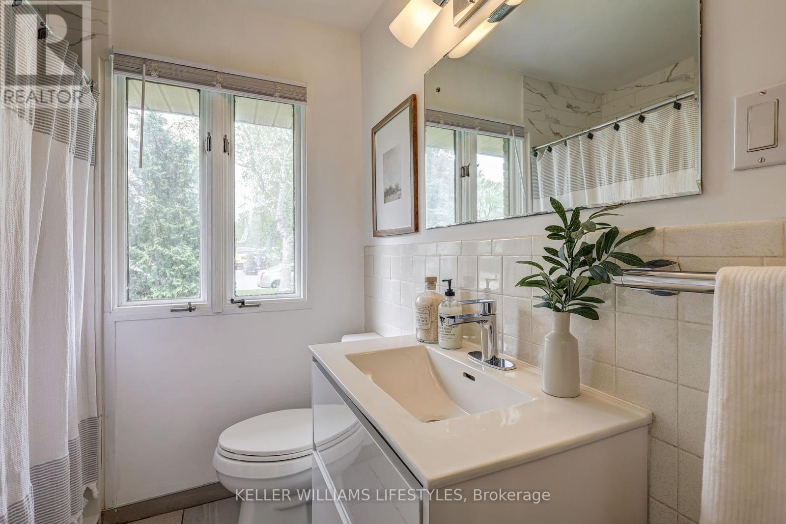 346 Glenrose Drive, London South, Ontario  N6K 2A8 - Photo 16 - X12146768