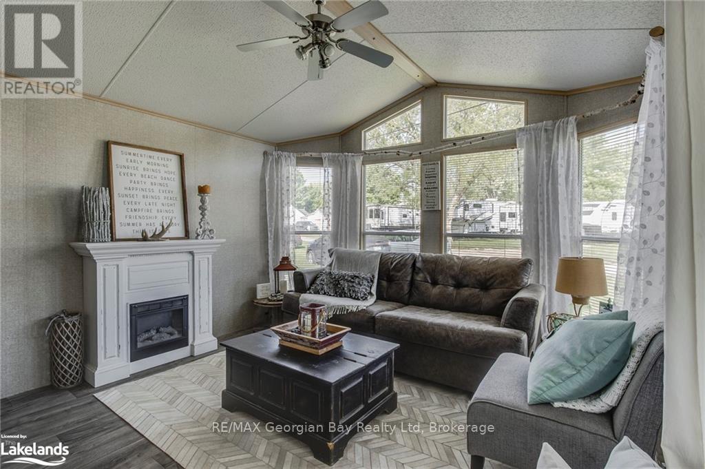 46 Lakeshore Road, Midland, Ontario  L4R 0B9 - Photo 7 - S12147632