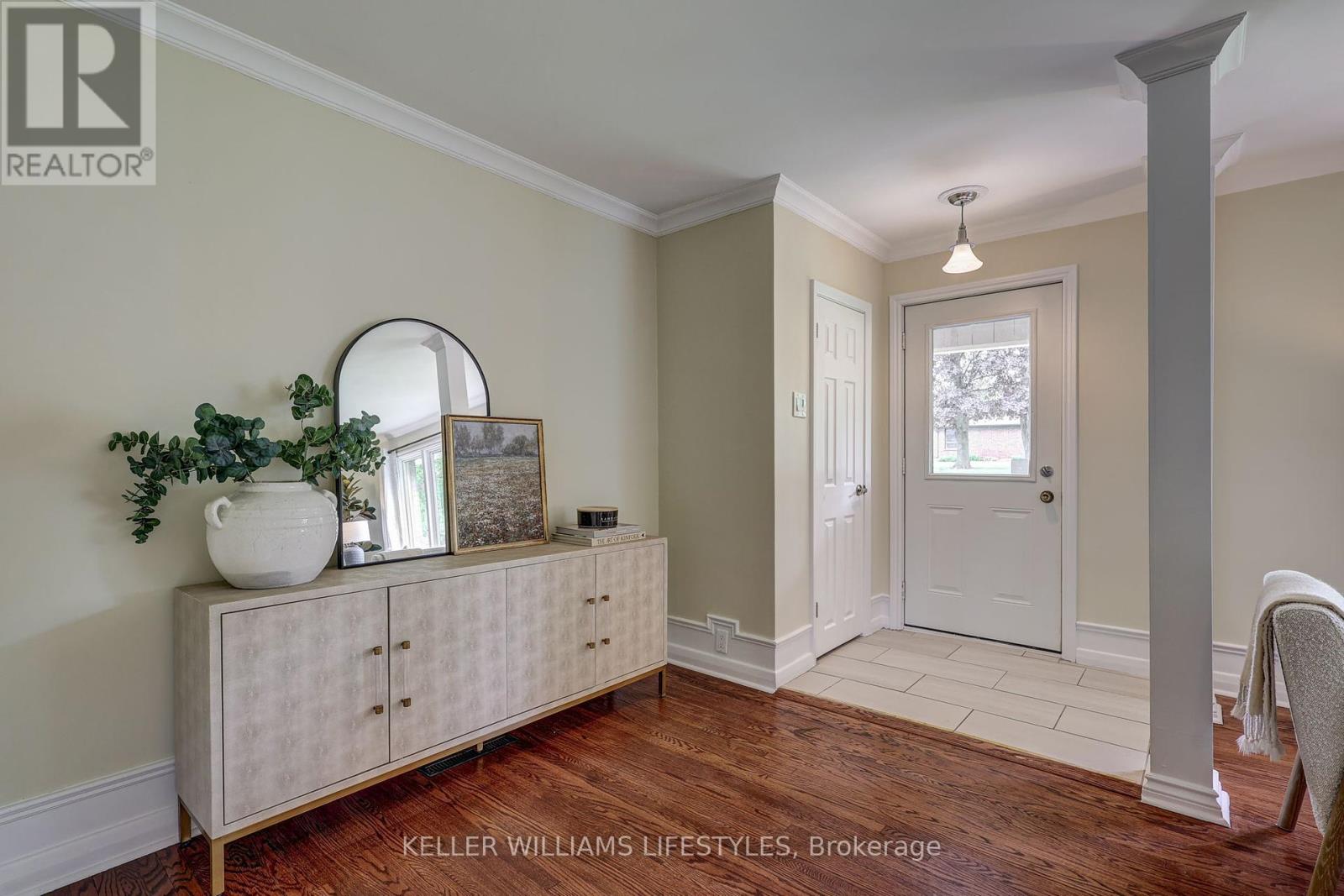 346 Glenrose Drive, London South, Ontario  N6K 2A8 - Photo 4 - X12146768