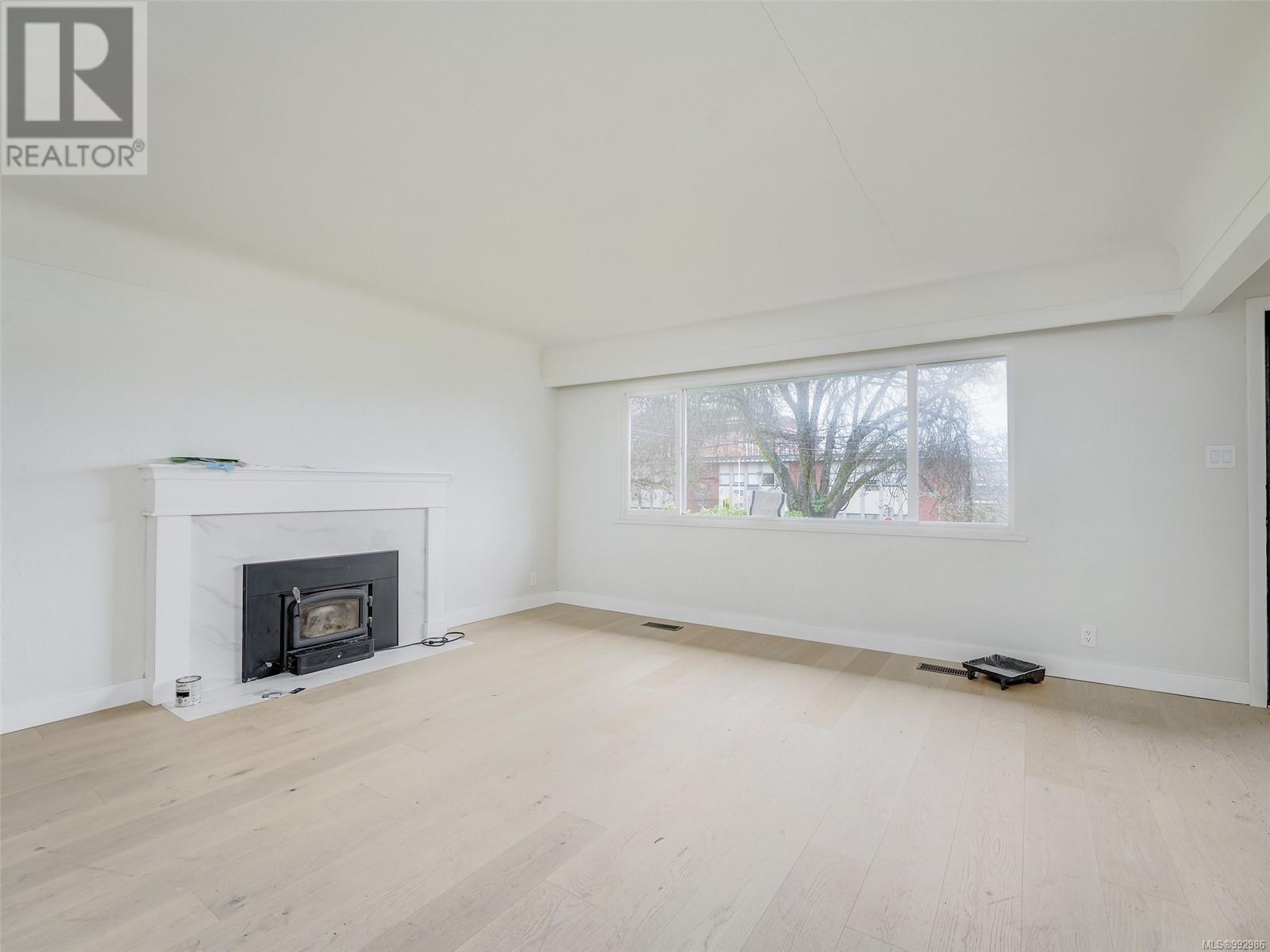 Property at 824 Monterey Ave image 2
