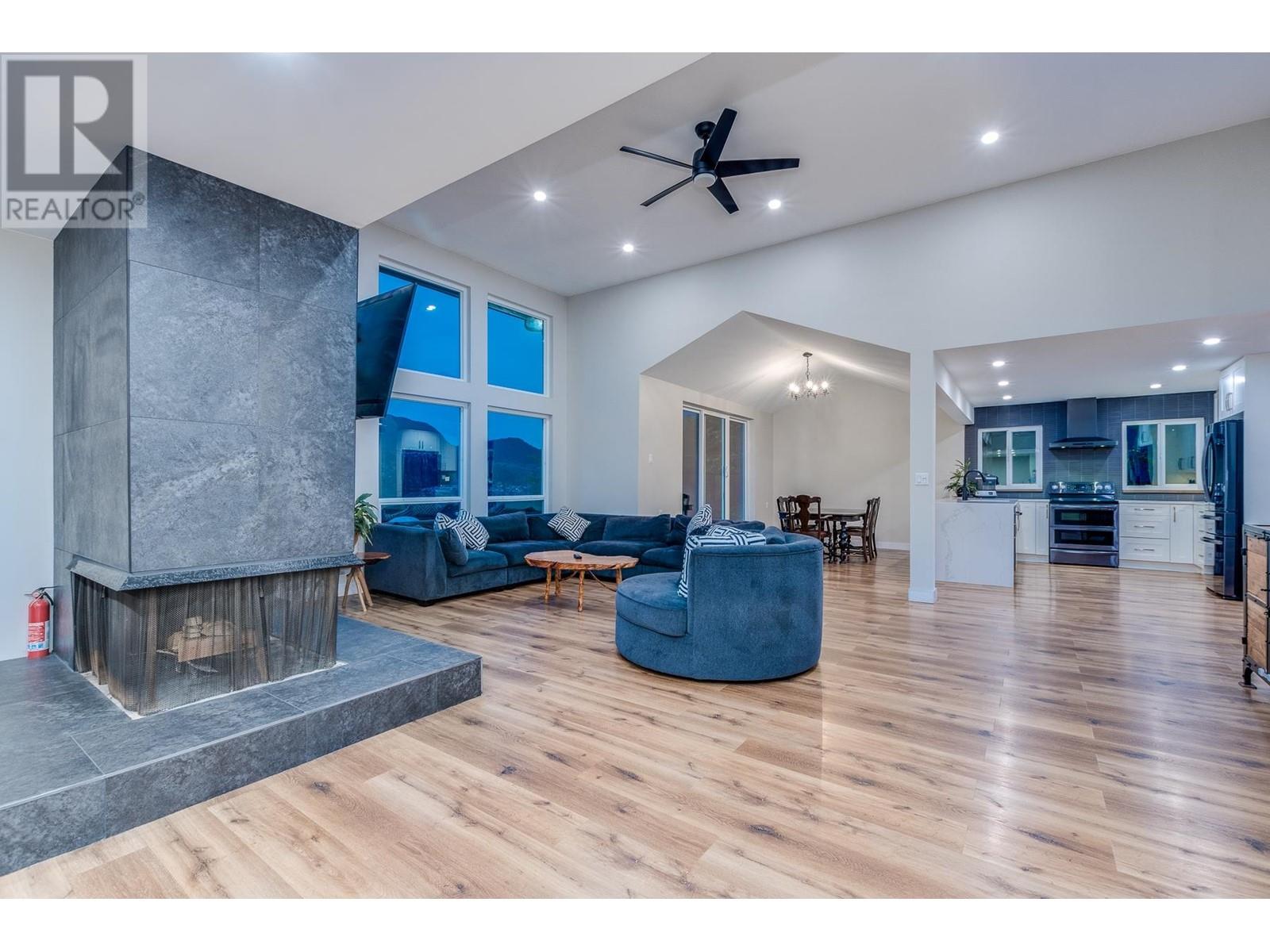 3187 Mariner Way, Coquitlam, British Columbia  V3C 4M8 - Photo 3 - R3001743