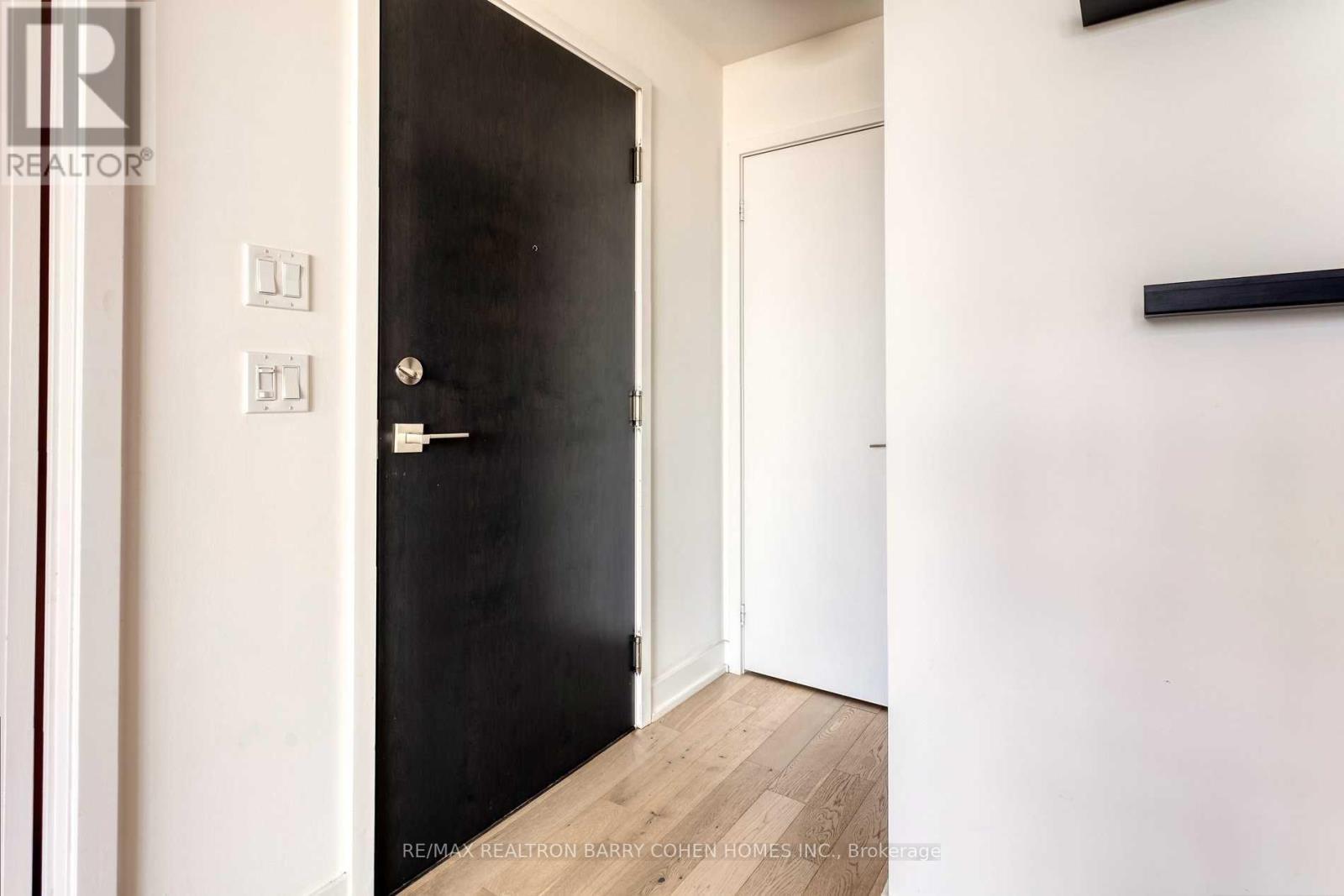 2011 - 20 Minowan Miikan Lane, Toronto, Ontario  M6J 0E5 - Photo 4 - C12147293