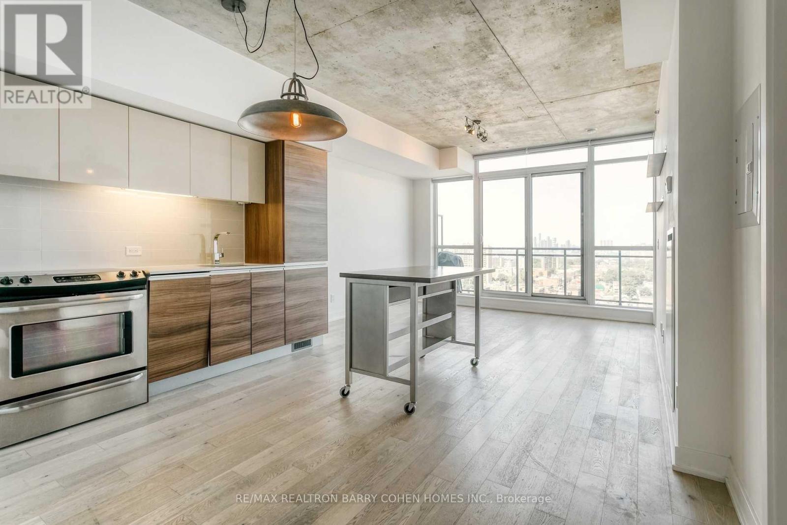 2011 - 20 Minowan Miikan Lane, Toronto, Ontario  M6J 0E5 - Photo 6 - C12147293