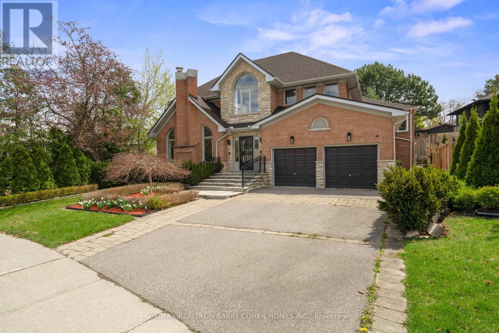 9 Montressor Drive, Toronto, Ontario  M2P 1Y9 - Photo 1 - C12147392