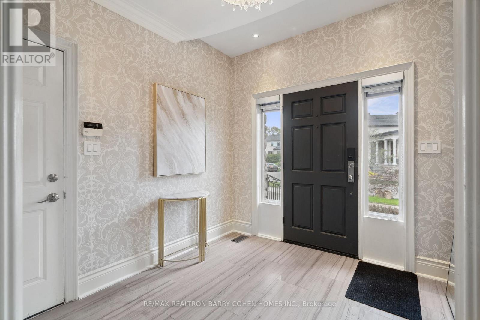 9 Montressor Drive, Toronto, Ontario  M2P 1Y9 - Photo 2 - C12147392