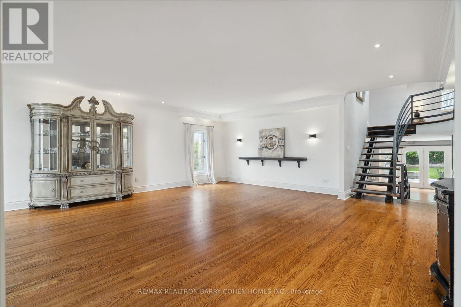 9 Montressor Drive, Toronto, Ontario  M2P 1Y9 - Photo 4 - C12147392
