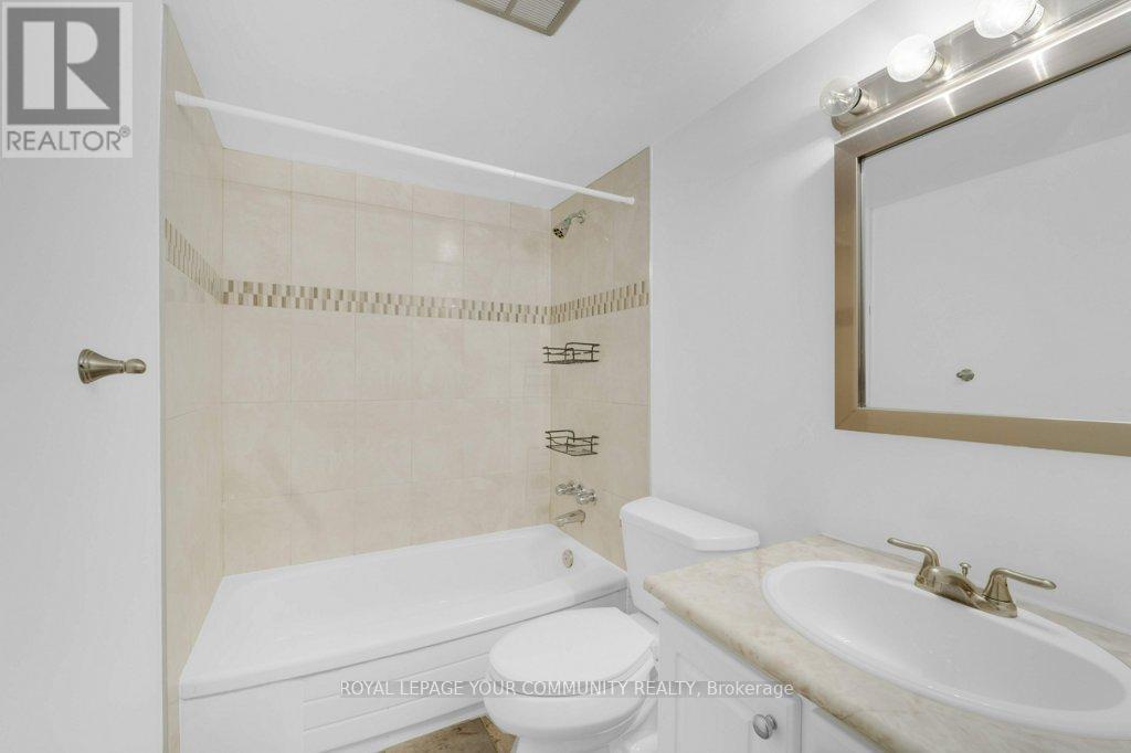 2512 - 633 Bay Street, Toronto, Ontario  M5G 2G4 - Photo 10 - C12147443