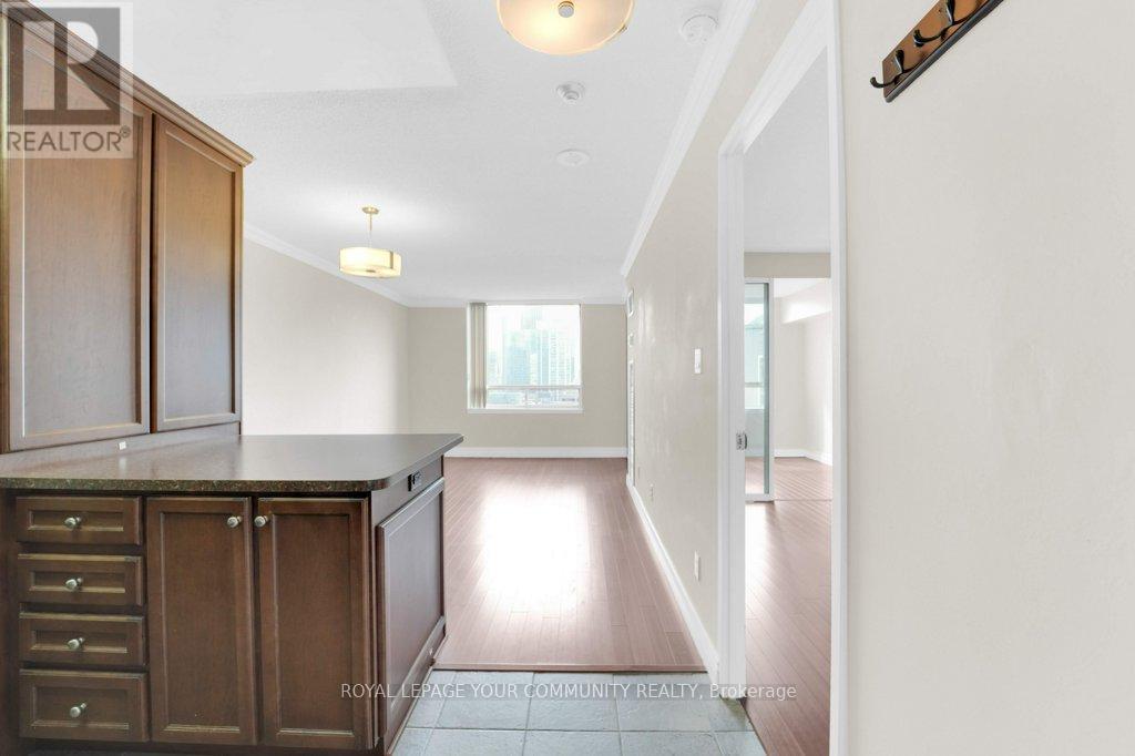 2512 - 633 Bay Street, Toronto, Ontario  M5G 2G4 - Photo 11 - C12147443