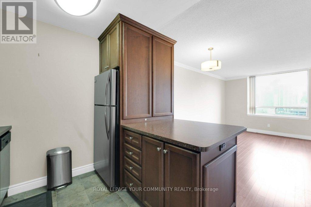 2512 - 633 Bay Street, Toronto, Ontario  M5G 2G4 - Photo 12 - C12147443