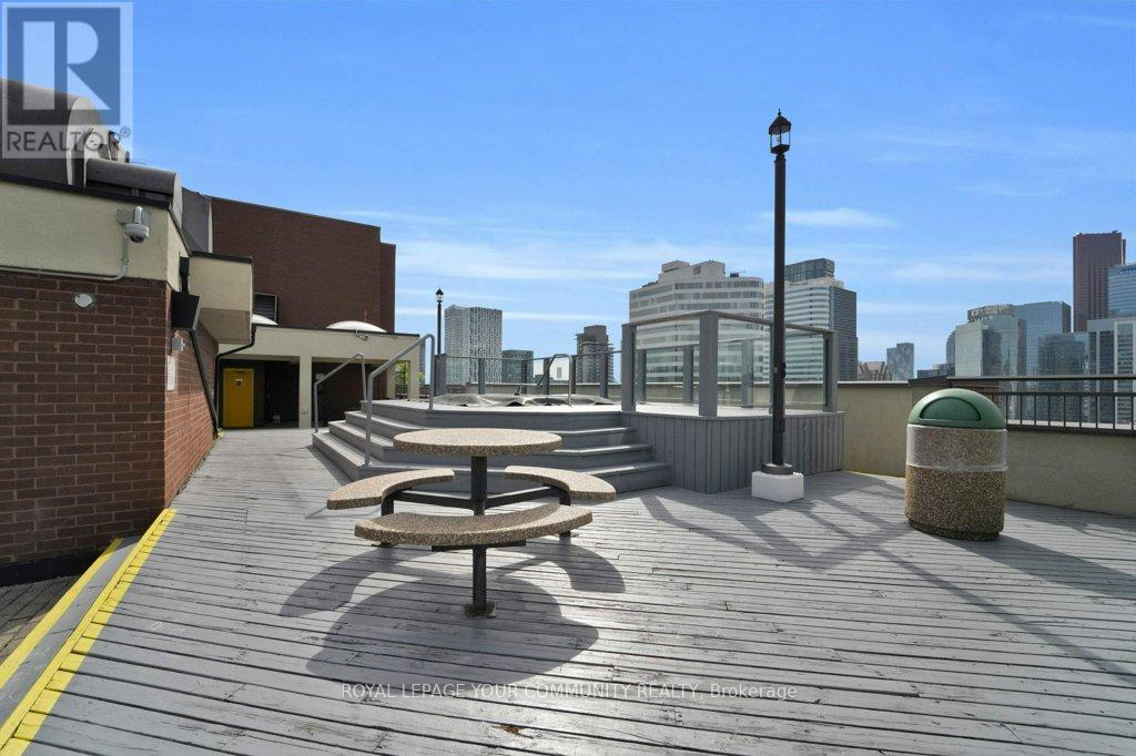 2512 - 633 Bay Street, Toronto, Ontario  M5G 2G4 - Photo 32 - C12147443