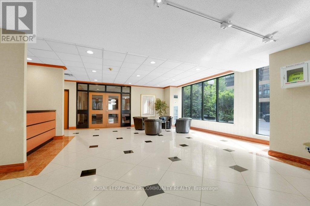 2512 - 633 Bay Street, Toronto, Ontario  M5G 2G4 - Photo 5 - C12147443