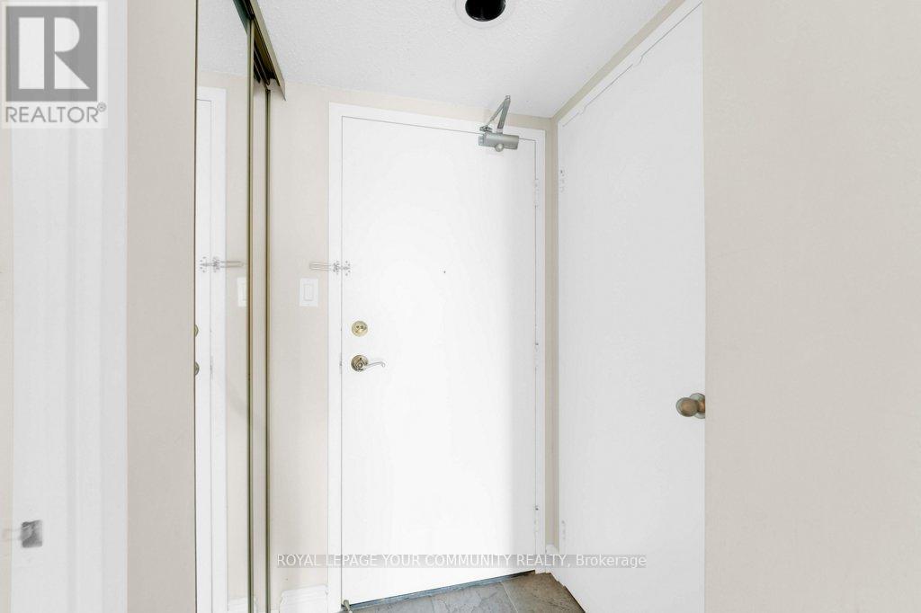 2512 - 633 Bay Street, Toronto, Ontario  M5G 2G4 - Photo 8 - C12147443