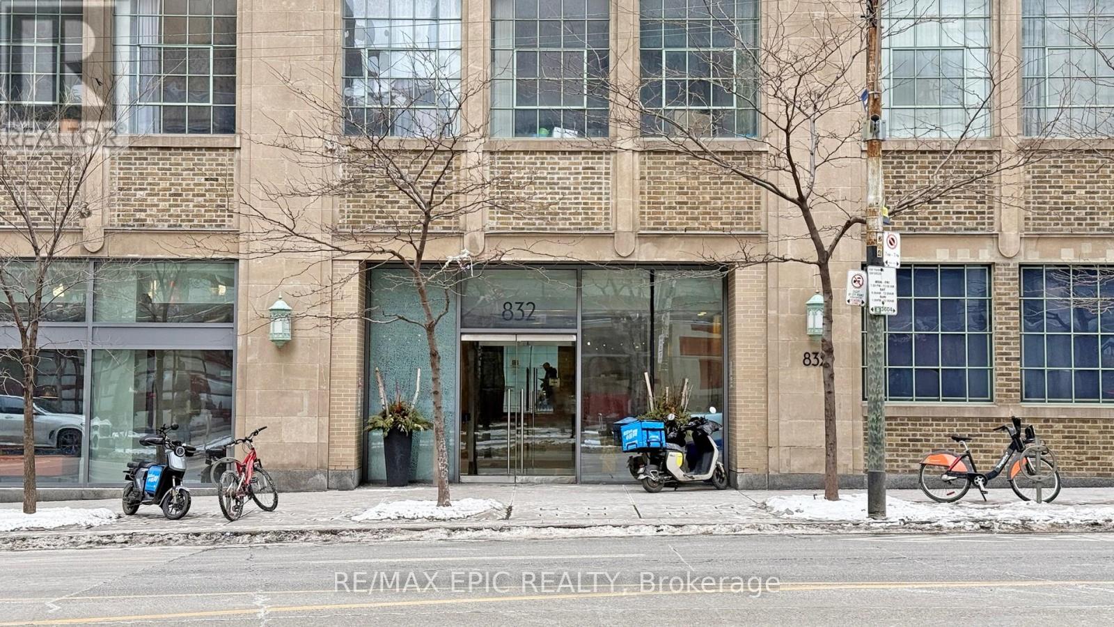3208 - 832 Bay Street, Toronto (Bay Street Corridor), Ontario  M5S 1Z6 - Photo 4 - C12147472