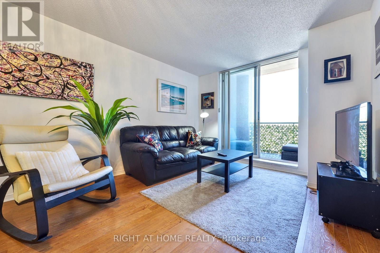 510 - 1733 Queen Street E, Toronto, Ontario  M4L 6S9 - Photo 7 - E12147561