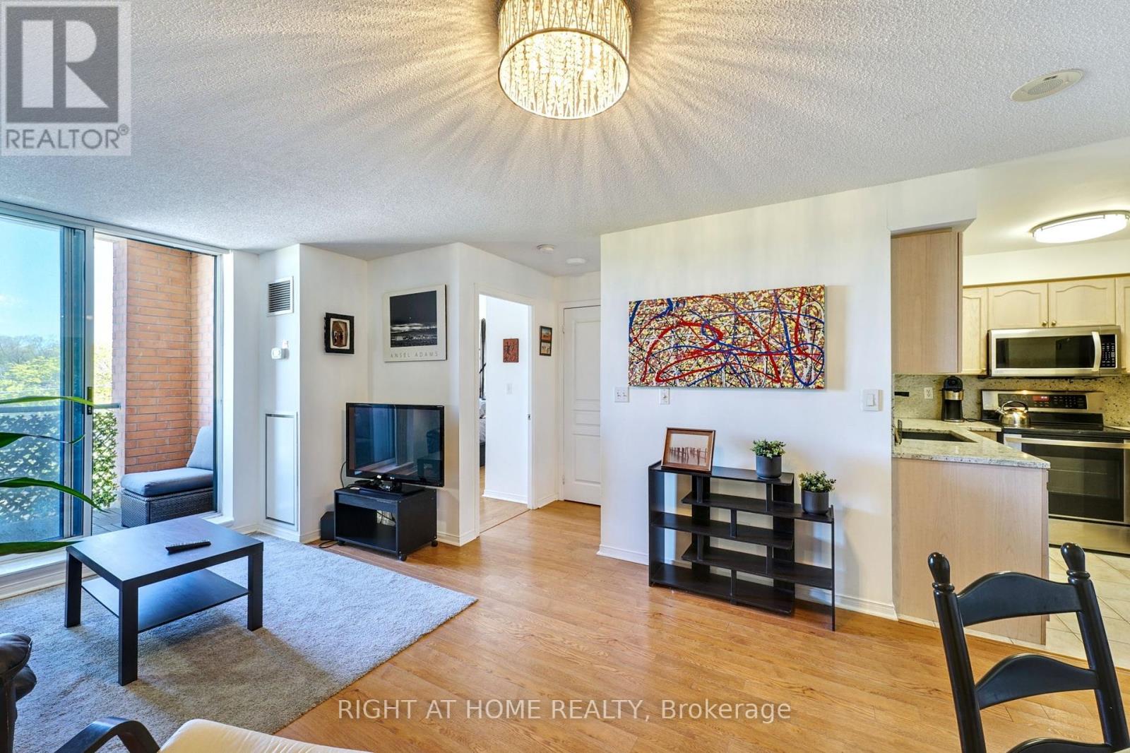 510 - 1733 Queen Street E, Toronto, Ontario  M4L 6S9 - Photo 9 - E12147561