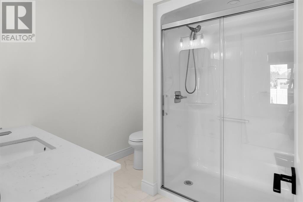 102 Leneve Street, Lambton Shores, Ontario  N0N 1J0 - Photo 10 - 25012120