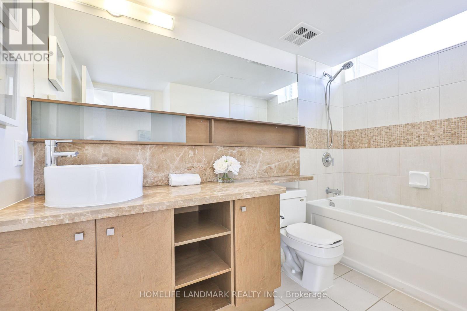 7 Brunel Court, Toronto, Ontario  M5V 3Y2 - Photo 19 - C12146108