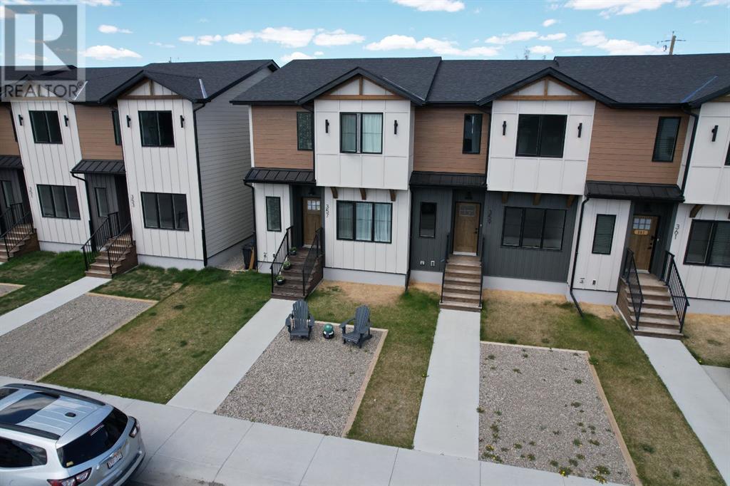 359 9 Street, Fort Macleod, Alberta  T0L 0Z0 - Photo 1 - A2187409