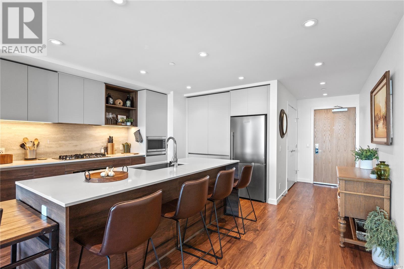 Property at 408 363 Tyee Rd image 2