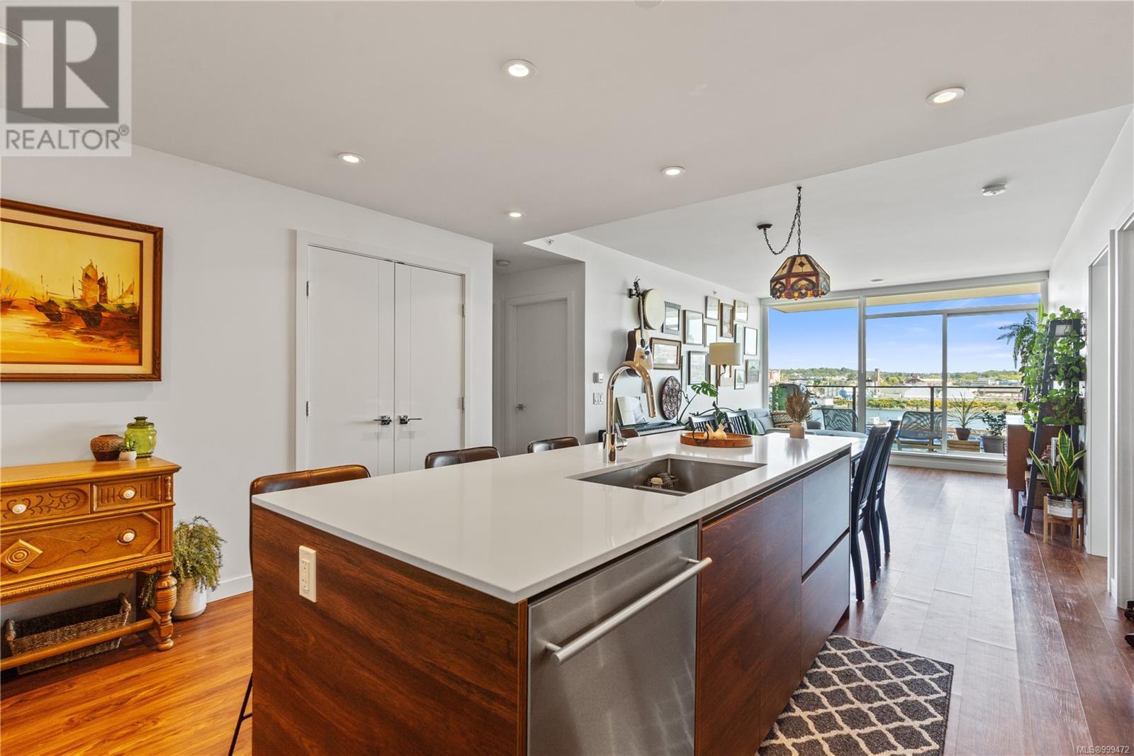 Property at 408 363 Tyee Rd image 3