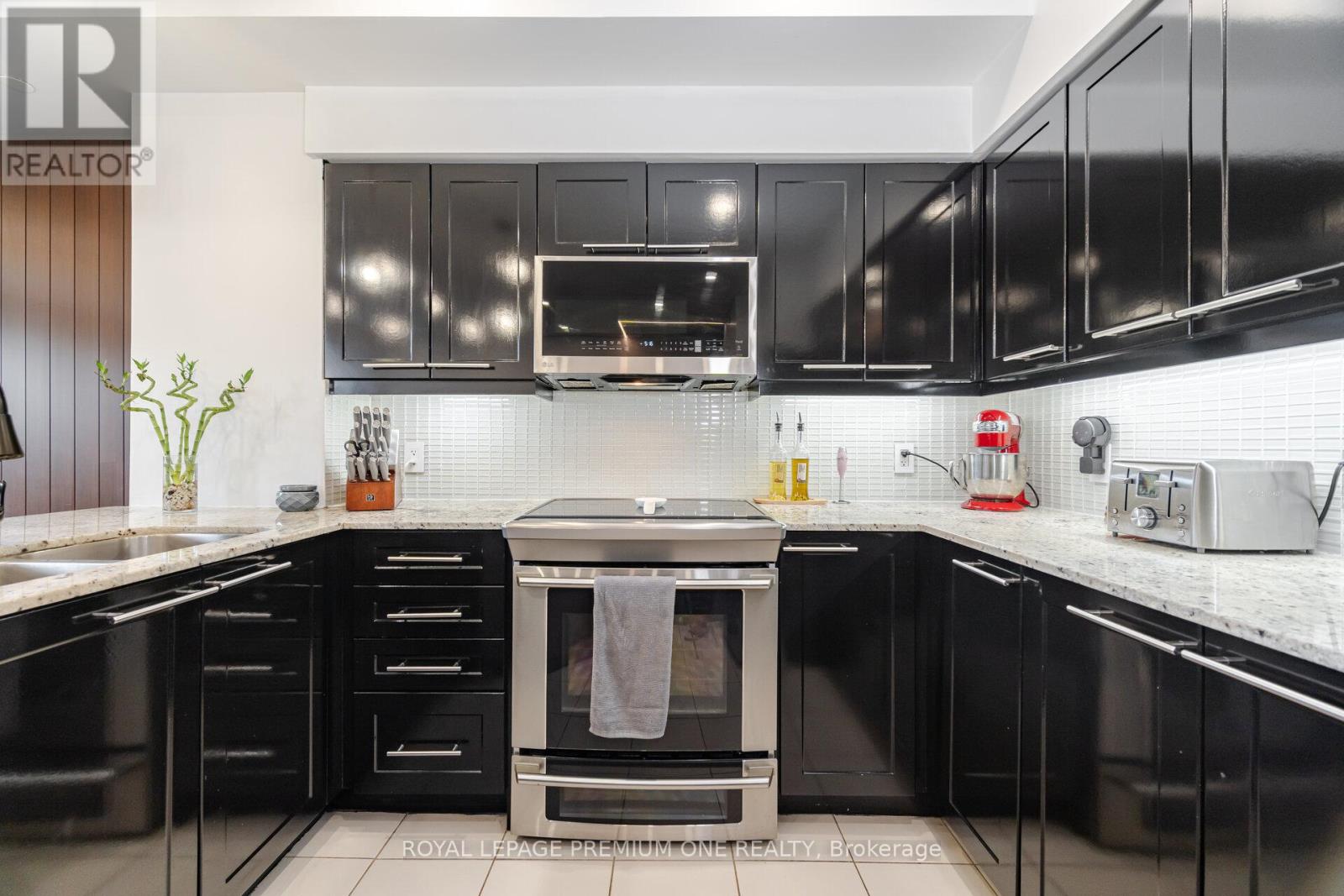 107 - 4700 Highway 7, Vaughan, Ontario  L4L 0B4 - Photo 12 - N12147338