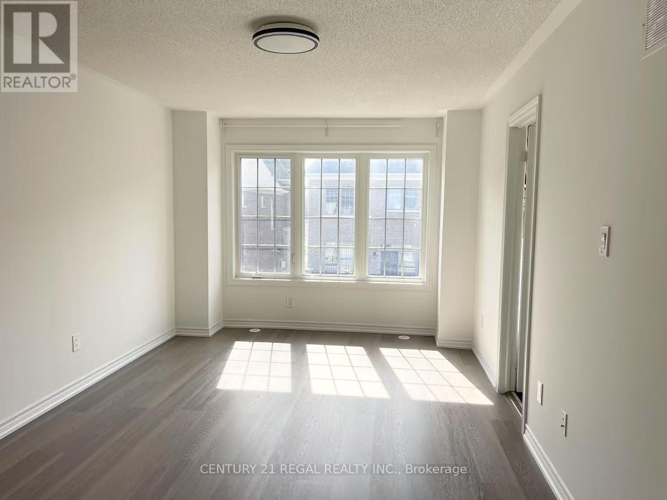 Property at 29 ROUGEVIEW PARK CRESCENT image 4
